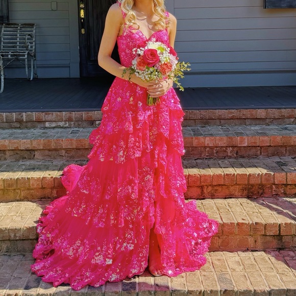 This is such a gorgeous dress. Only wore once for senior prom pics. - Picture 2 of 4